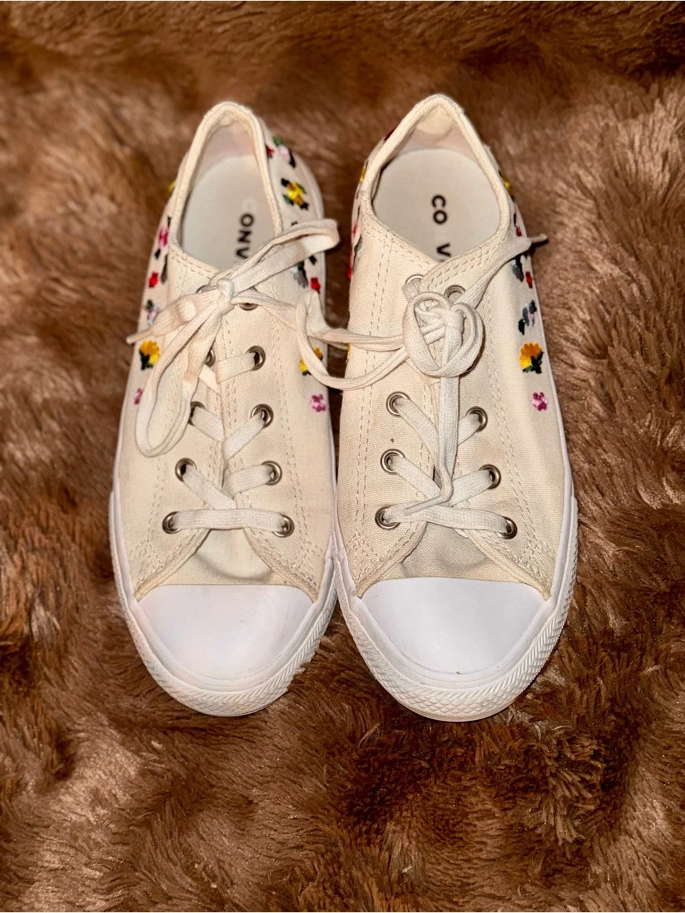 Converse Kids Cream Canvas Sneakers with Multicolor Floral Embroidery size 3